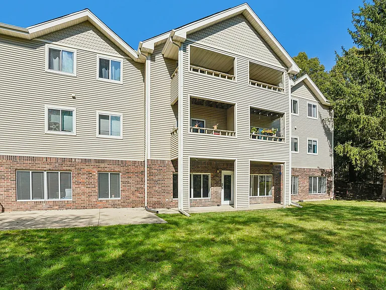 Quality three-story apartment buildings offer comfortable living in Madison, professionally operated by Highlands Vista Group.