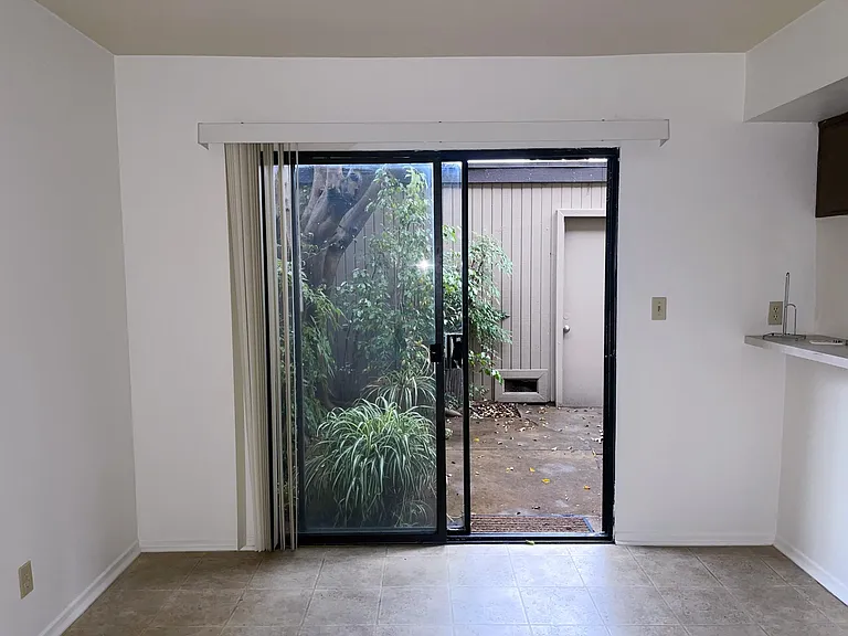 475 W Walnut St — Photo 12