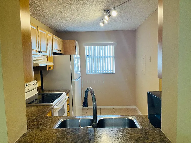 2885 SW 22nd Ave #106 — Photo 3