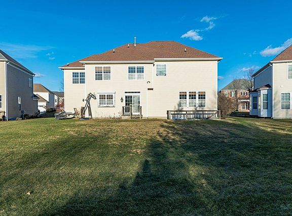 3rd image of 5 Pinehurst Dr