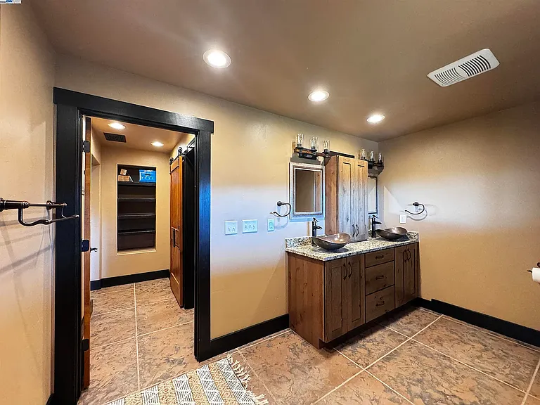 2280 Roan Rd — Photo 31