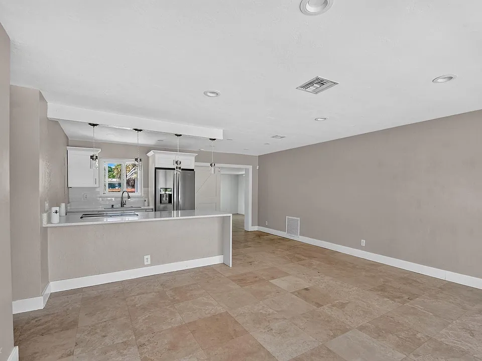 907 Wright Dr