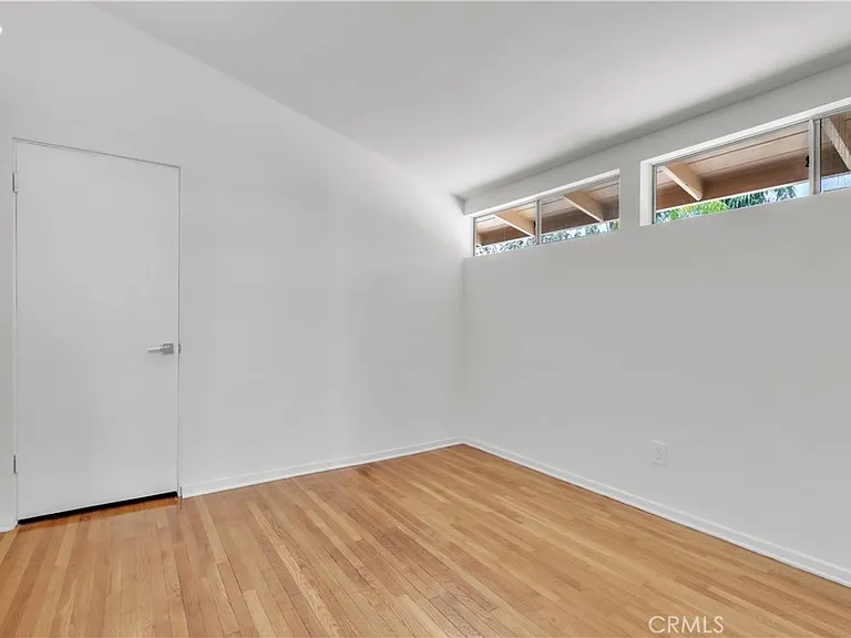 16433 Kingsbury St — Photo 15