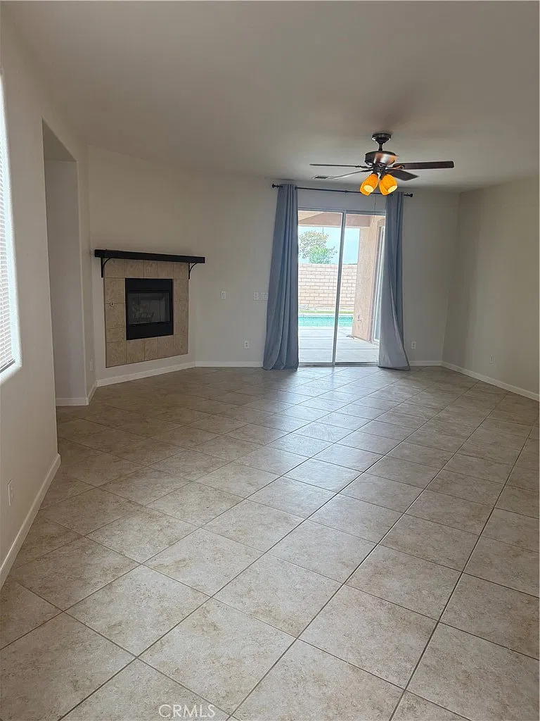 4 bed, 2003 sqft, $3,299 — Photo 2