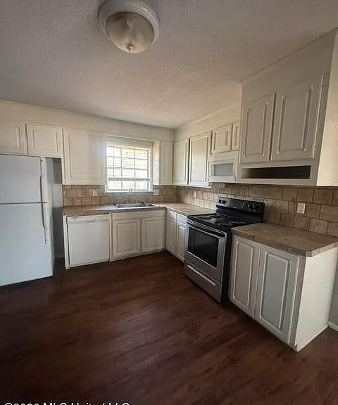 77 Fern Valley Rd — Photo 11