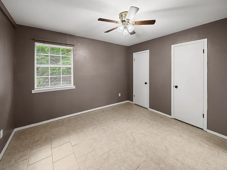 Master Bedroom with 2 closets and a bathroom ensuite, fits a king size bed