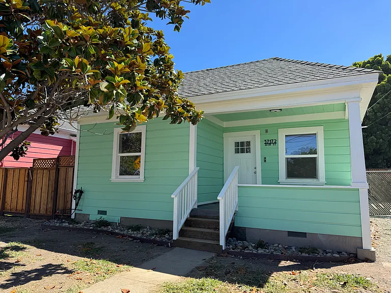 37172 Ash St — Photo 1
