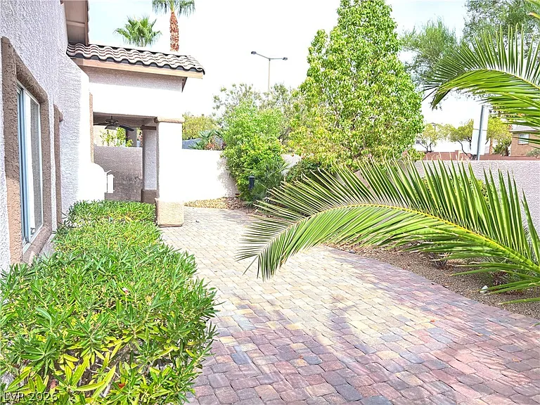 10628 S Olivebranch Ave — Photo 18