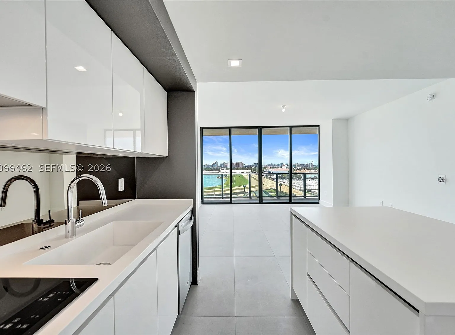 2 bed, 2.0 bath, $4,850 — Photo 4