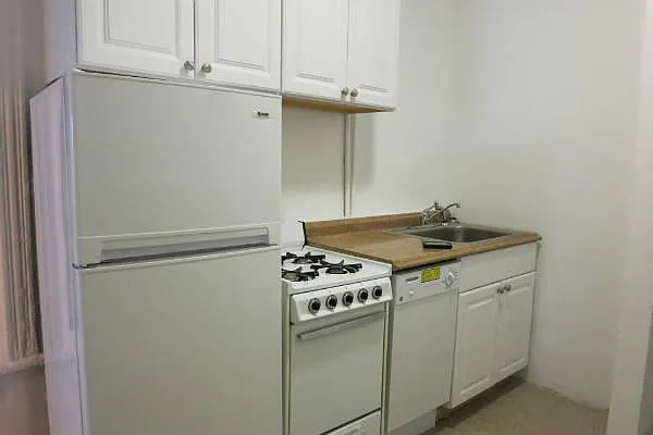 Rented by Manhattan Best Realty, Inc. | media 31