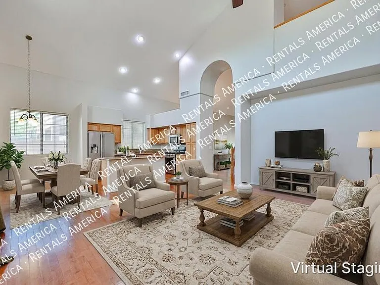 9710 S 45th Ave — Photo 2