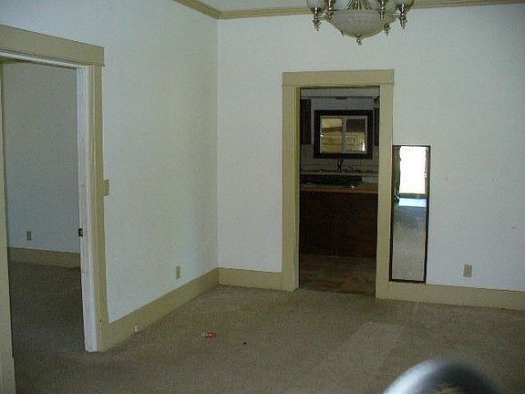 4th image of 2917 S 146th St