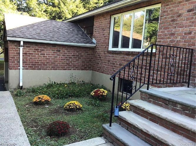 1st image of 1 Meyer Ln