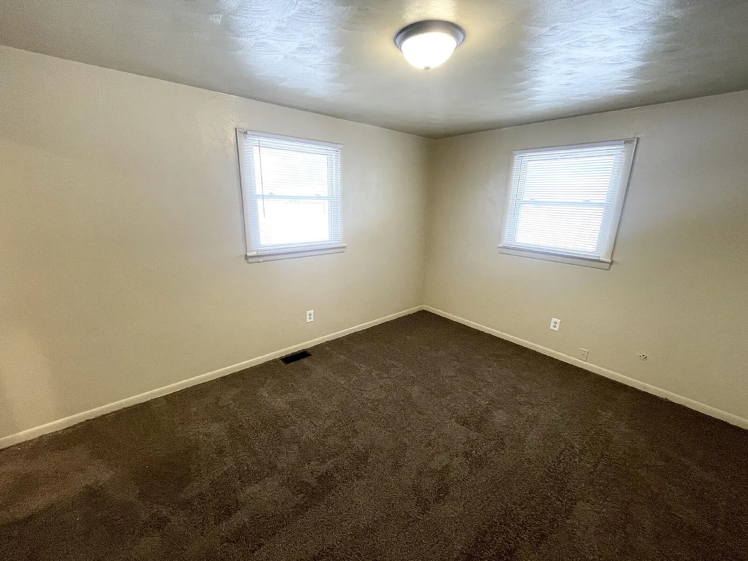 5 bed, 2.0 bath, $1,195 — Photo 2