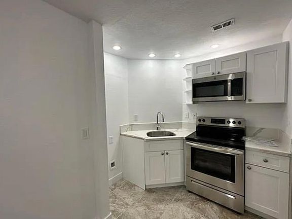 3rd image of 24291 Bairndale Dr #B
