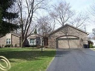 17251 Fairfield St, Livonia, MI 48152