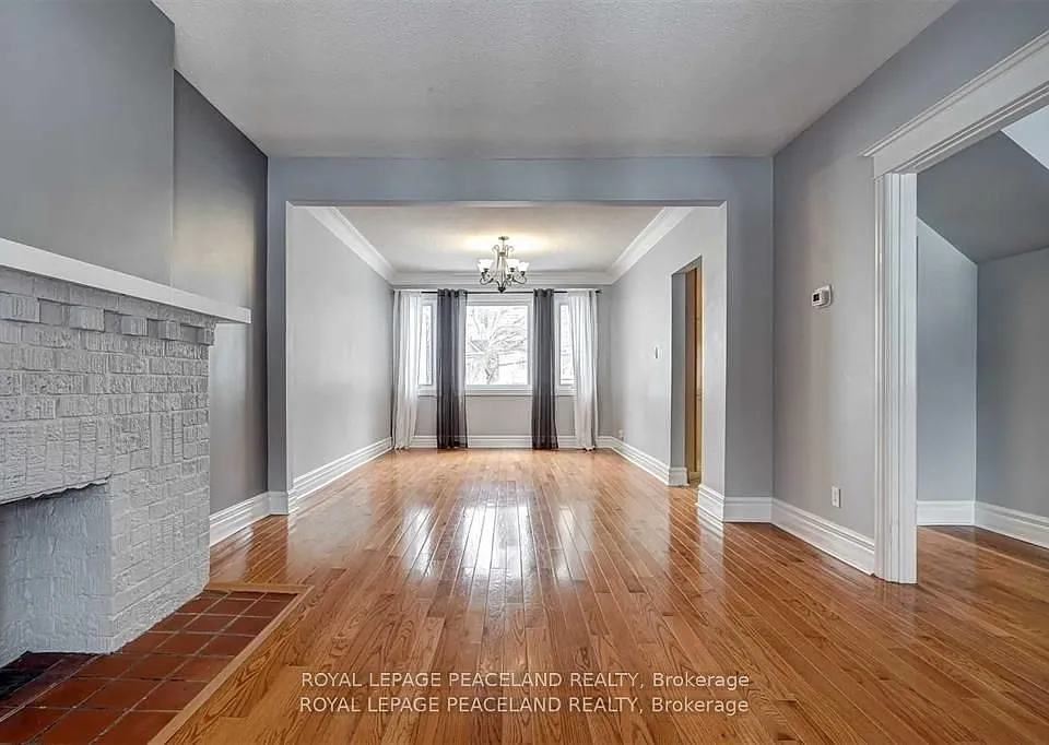 50 Manor Rd E
