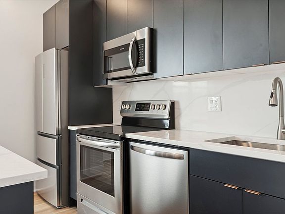 4th image of 3951 Lancaster Ave #7
