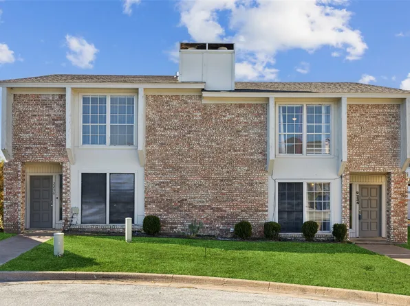 2234 Chase Ct, Dalworthington Gardens, TX 76013