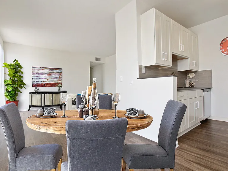 Park Overland Apartments — Photo 7
