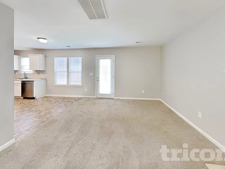 106 Newport Dr — Photo 2
