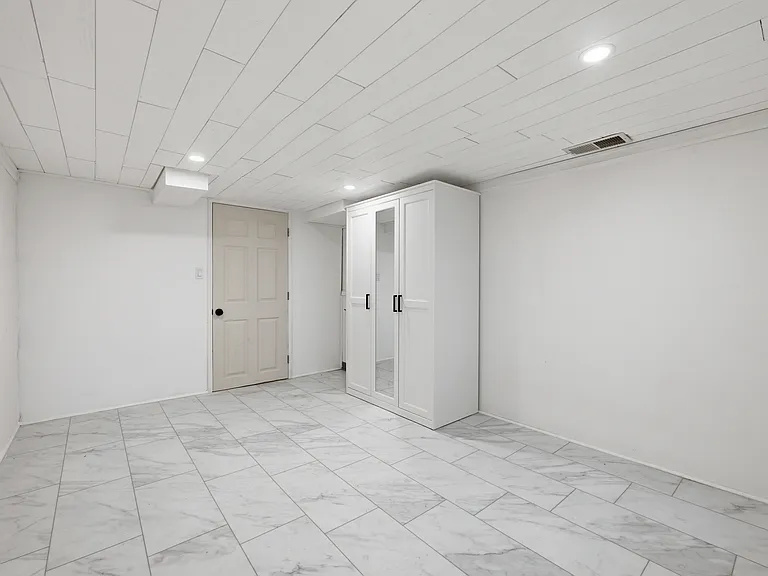 24 Hollow Wood Ln #1 — Photo 14