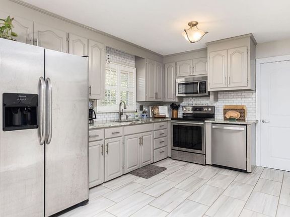 2nd image of 1208 Penny Cir