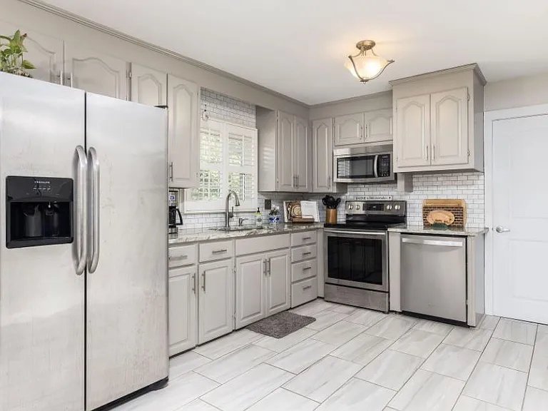 1208 Penny Cir — Photo 2
