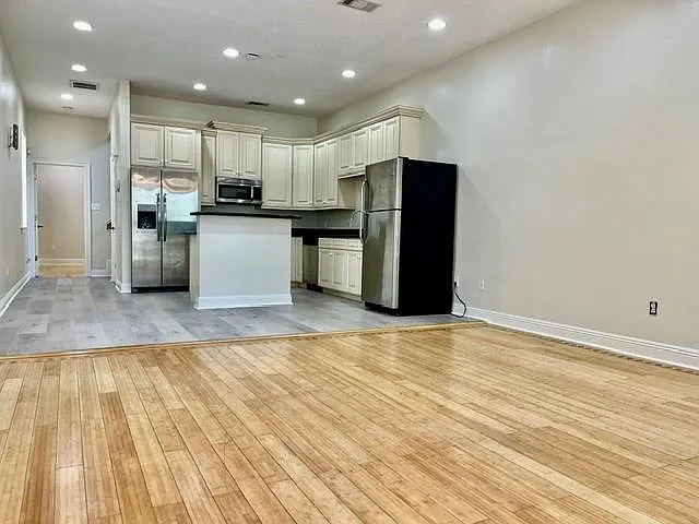 4 bed, 4.0 bath, 1650 sqft, $2,500 — Photo 3