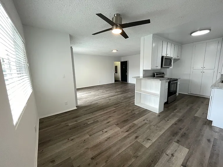 20317 Saticoy St — Photo 12