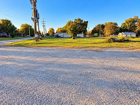 4th image of 401 N County Line Rd Lot 1