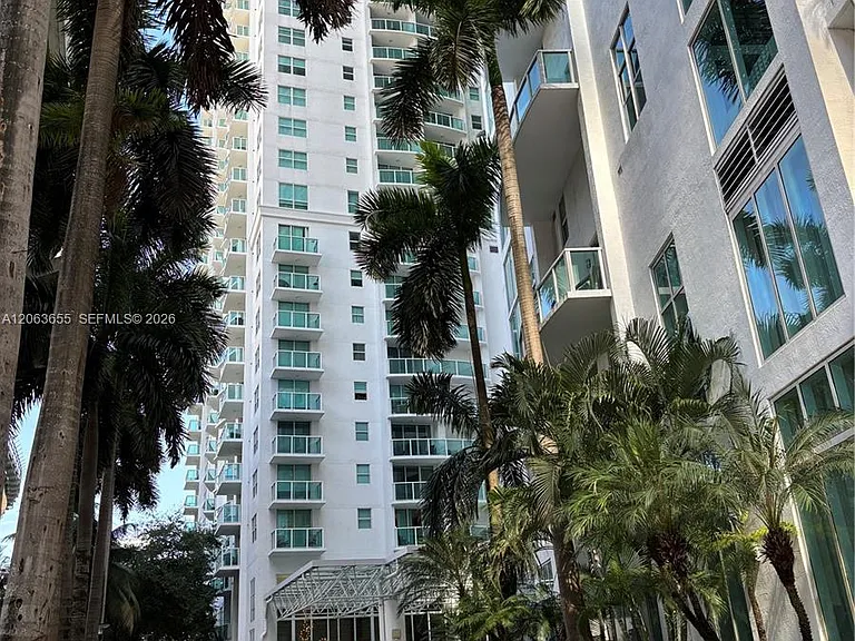 31 SE 5th St #2103 — Photo 1