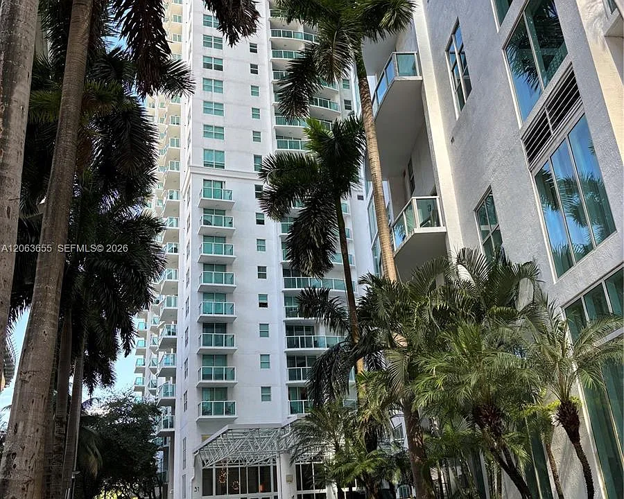 31 SE 5th St #2103