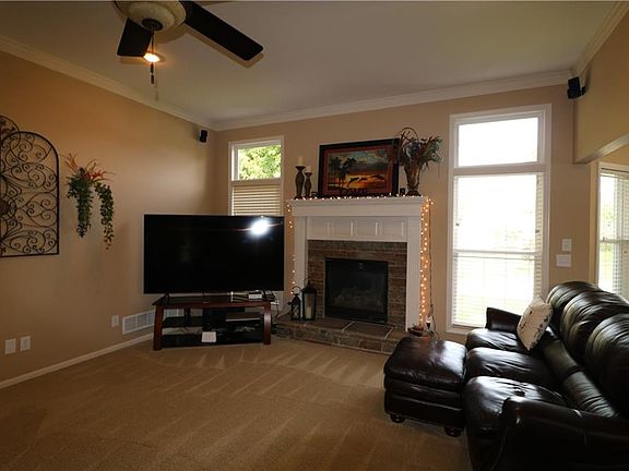 3rd image of 4703 Wilshire Dr N