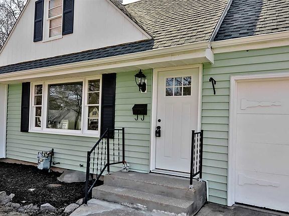 3rd image of 229 Theodore St