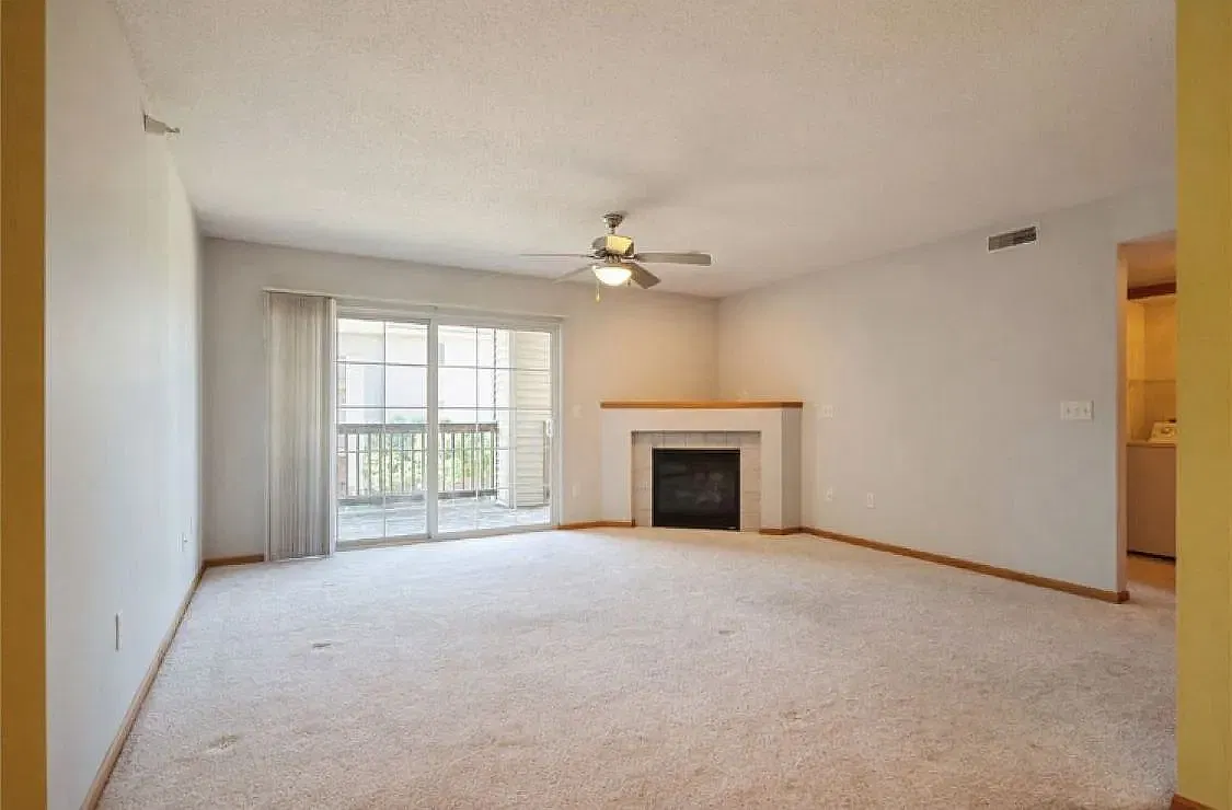 2 bed, 1029 sqft, $1,395 — Photo 3