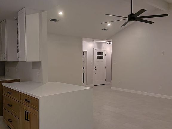 3rd image of 1403 Bramblebury Dr