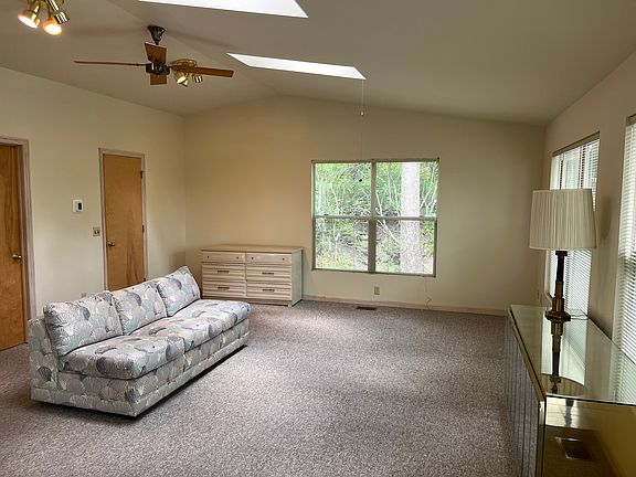 3rd image of 20255 Longview Dr
