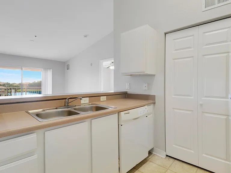 141 SW Palm Dr #306 — Photo 24