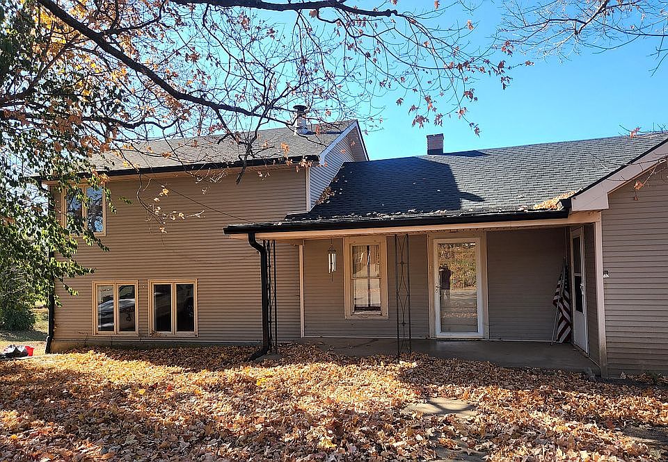 2nd image of 3320 Main St