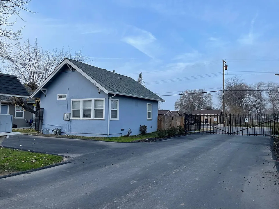 2982 26th Ave