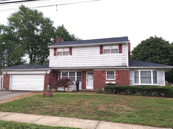 136 Willard Avenue, Farmingdale, NY 11735
