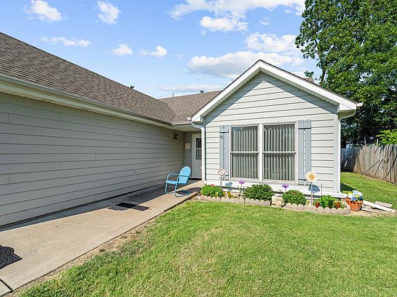 2nd image of 764 Willow Dr