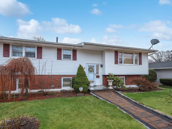 18 Tedesco Dr, Waterbury, CT 06708