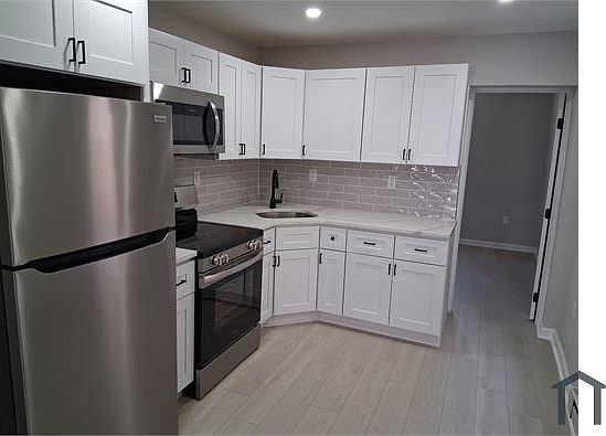 2nd image of 3834 Folsom St