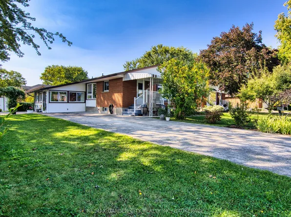 4095 Montcalm Cres, Niagara Falls, ON L2G 6M1