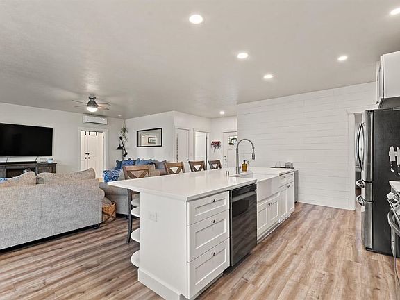 3rd image of 3728-3820 W 27th Ave
