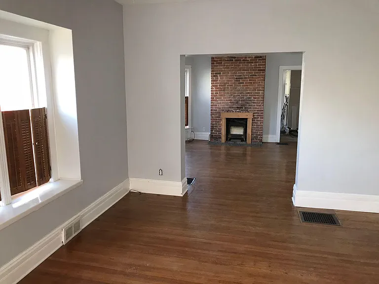 496 W Ferry St #1 — Photo 4
