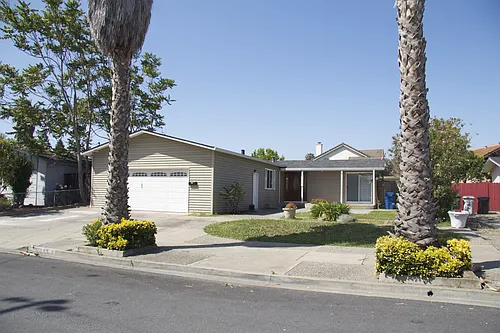 43293 Sweetwood St Photo 1