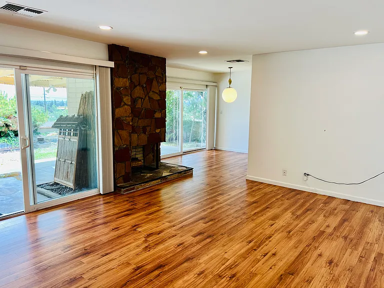 2100 Brightwood St — Photo 12